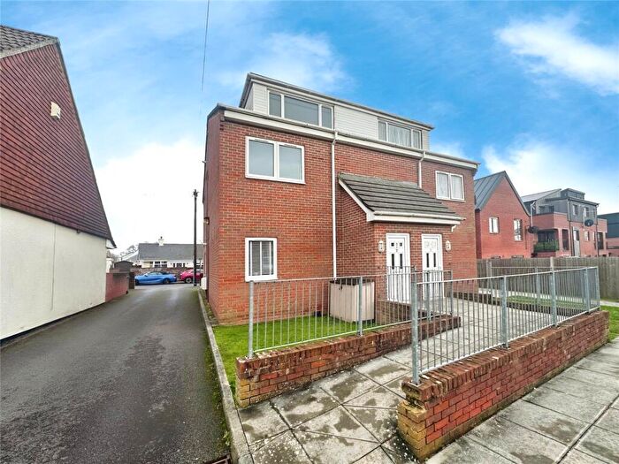 2 Bedroom Flat To Rent In Burt Close, PO15