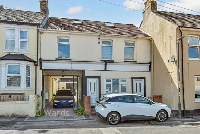 1 Bedroom Maisonette For Sale In Alexandra Road, Chatham, Kent, ME4