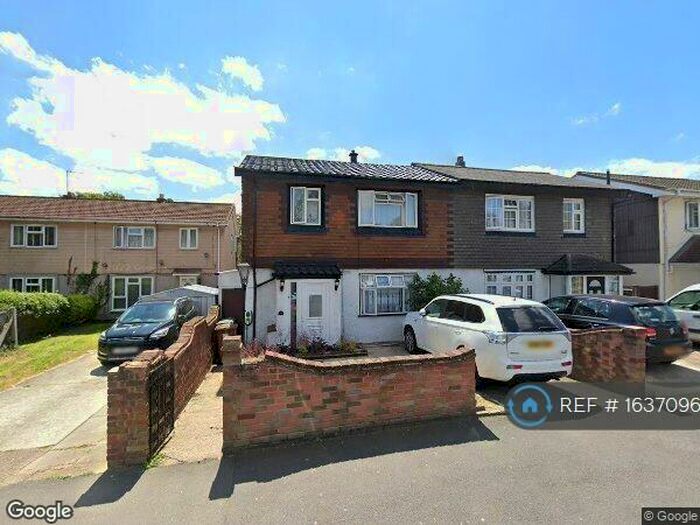 3 Bedroom Semi-Detached House To Rent In Halcot Avenue, Bexleyheath, DA6