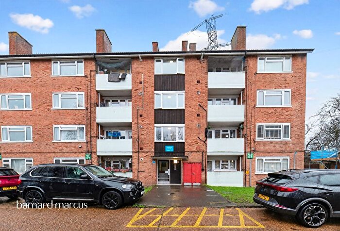 2 Bedroom Flat For Sale In South Lane, New Malden, KT3