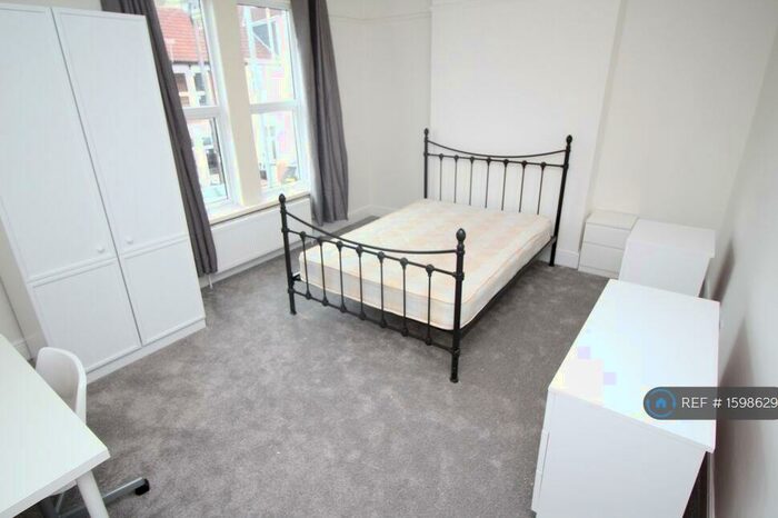 5 Bedroom Terraced House To Rent In Orchard Road, Southsea, PO4