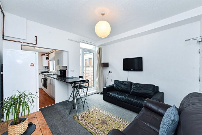 4 Bedroom Terraced House To Rent In Mettham Street, Lenton, Nottingham, NG7