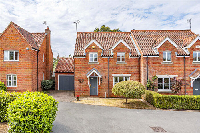 3 Bedroom Semi-Detached House For Sale In Hawthorn Close, Nottingham, NG14