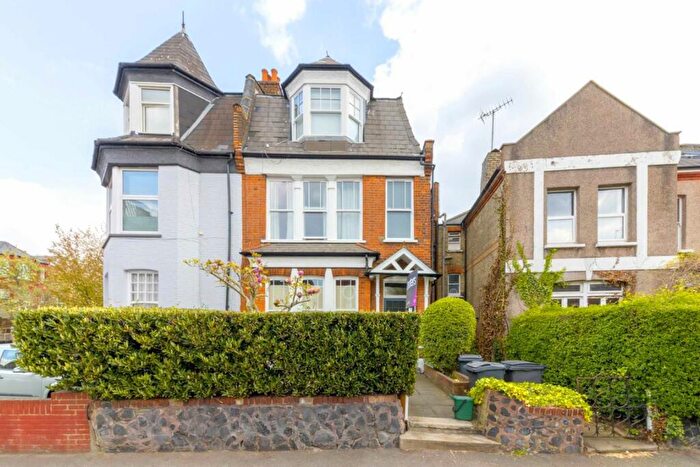 Flat To Rent In Elder Avenue, London, N8