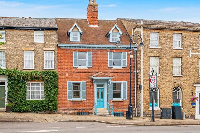 4 Bedroom Town House For Sale In Bury St. Edmunds, Suffolk, IP33