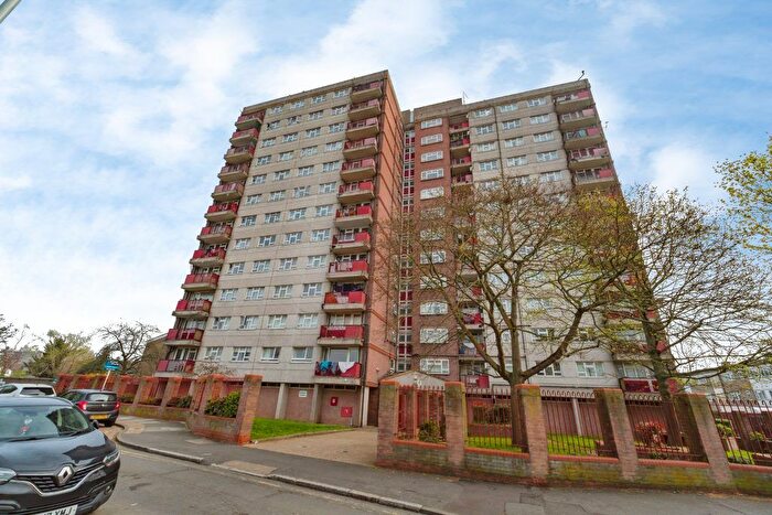 1 Bedroom Flat For Sale In Melbourne House, Hayes, UB4