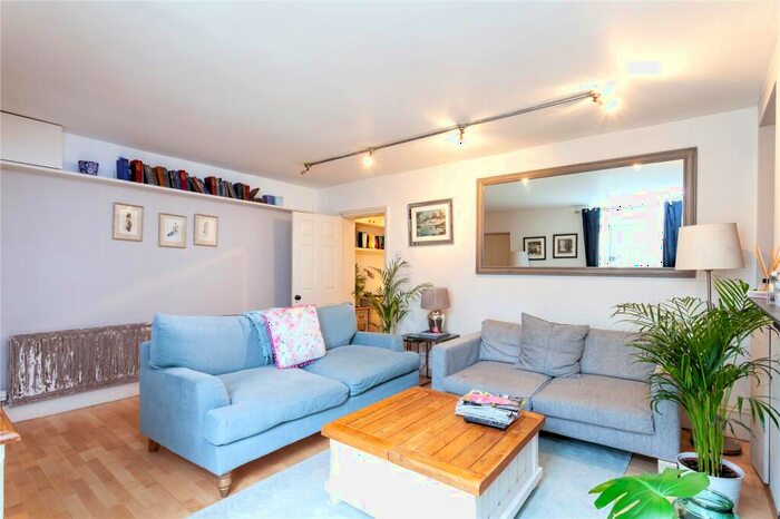 1 Bedroom Apartment To Rent In Thornhill Crescent, Barnsbury, N1