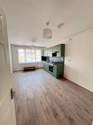 3 Bedroom Flat To Rent In Windsor Road, London, E7
