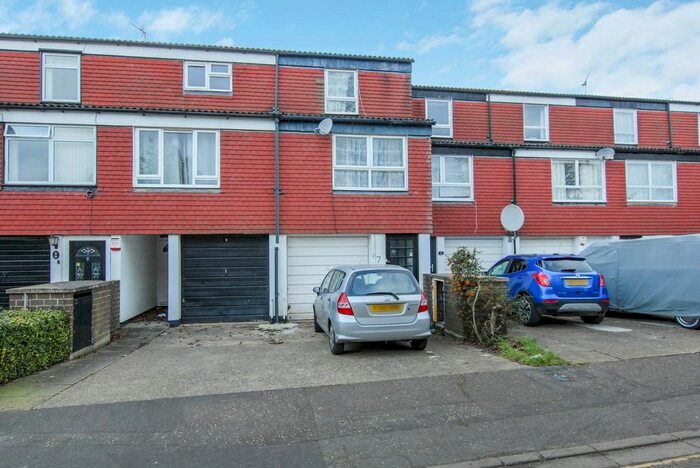 3 Bedroom Town House To Rent In Ivanhoe Close, Cowley, Uxbridge, UB8