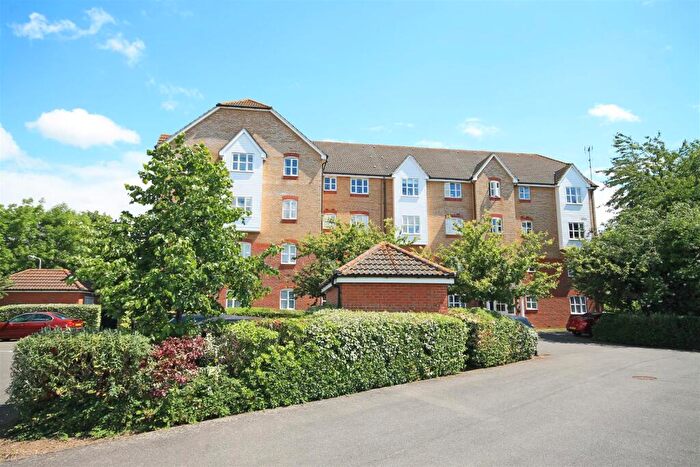 2 Bedroom Apartment To Rent In Friarscroft Way, Aylesbury (walk Of Station), HP20