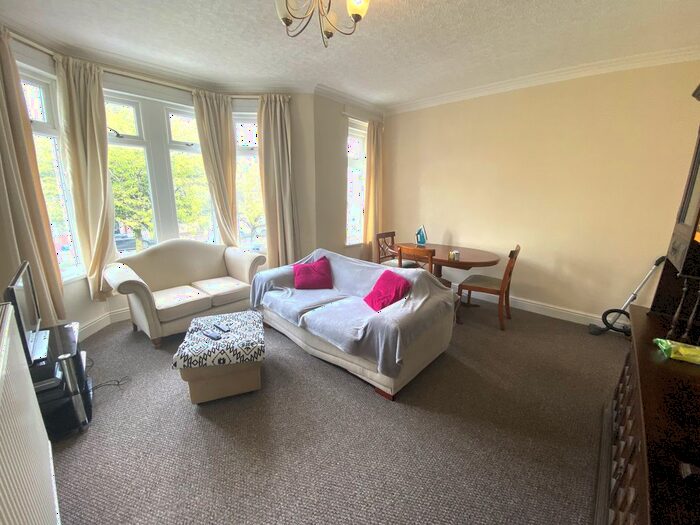 2 Bedroom Flat To Rent In Merches Gardens, Cardiff, CF11