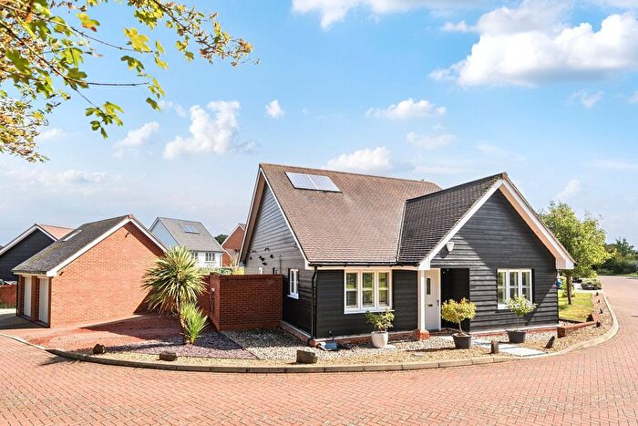 2 Bedroom Detached Bungalow For Sale In Owl Close, Billingshurst, RH14