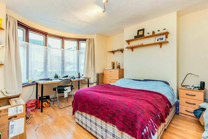 4 Bedroom Semi-Detached House To Rent In Spear Road, Southampton, Hampshire, SO14