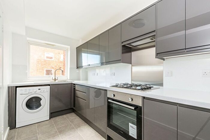 2 Bedroom Flat To Rent In Henfield Road, Merton Park, London, SW19