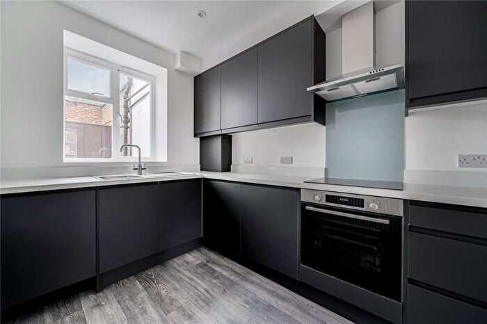 1 Bedroom Flat To Rent In The Broadway, St. Peters Street, St. Albans, Hertfordshire, AL1