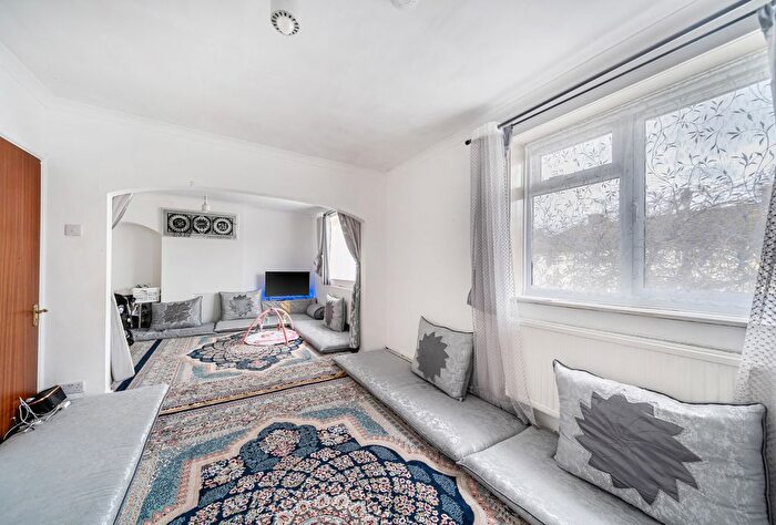 2 Bedroom Flat For Sale In Littlefield Road, Edgware, HA8