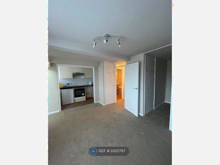 Studio To Rent In Showfields Road, Tunbridge Wells, TN2