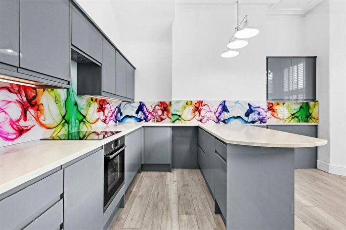 2 Bedroom Flat For Sale In Upperton Gardens, Eastbourne, BN21