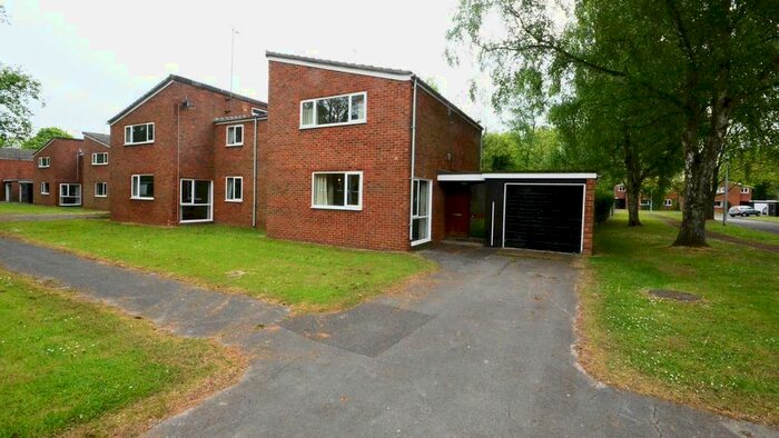 3 Bedroom Semi-Detached House To Rent In Parsons Close, Arborfield, Reading, RG2