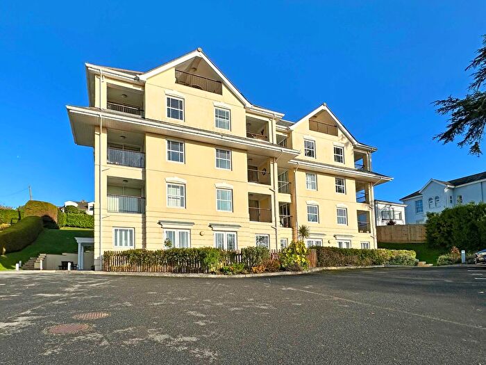 2 Bedroom Flat To Rent In First Drive, Teignmouth, TQ14