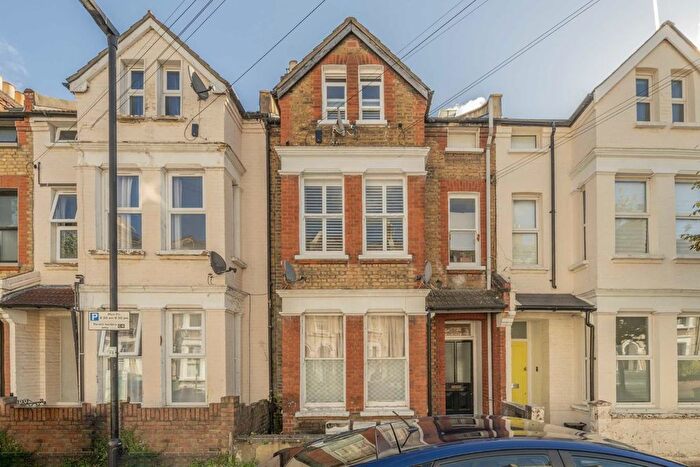 2 Bedroom Flat To Rent In Kenwyn Road, London, SW4