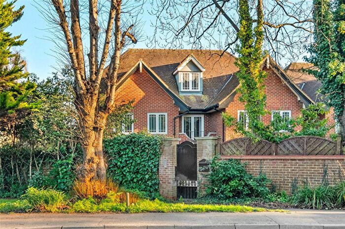 5 Bedroom Detached House For Sale In Quinta Drive, Barnet, EN5