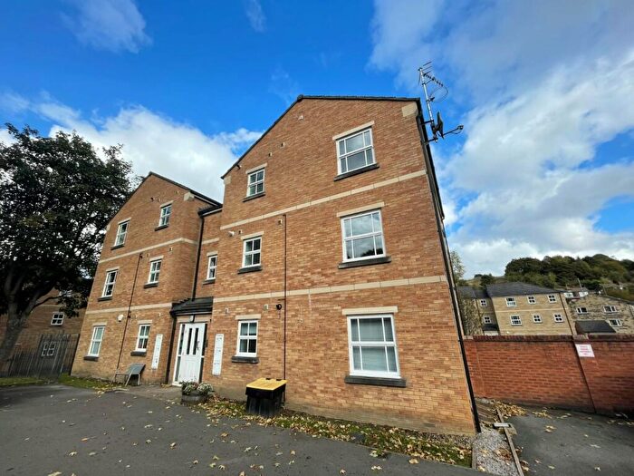 2 Bedroom Flat To Rent In Broom Mills Road, Farsley, Pudsey, LS28