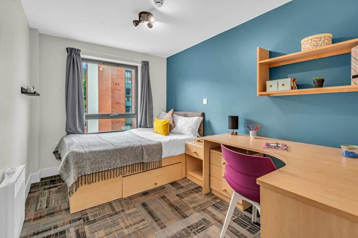 1 Bedroom Private Halls To Rent In Burley Road, Leeds, LS3
