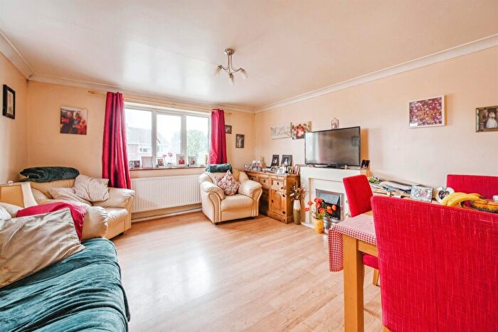 3 Bedroom End Of Terrace House For Sale In Pine Croft, Ashbourne, DE6
