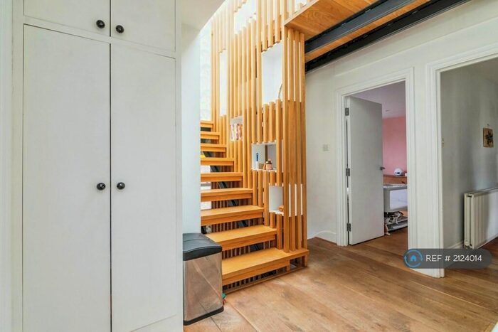 3 Bedroom Flat To Rent In Brownswood Road, London, N4