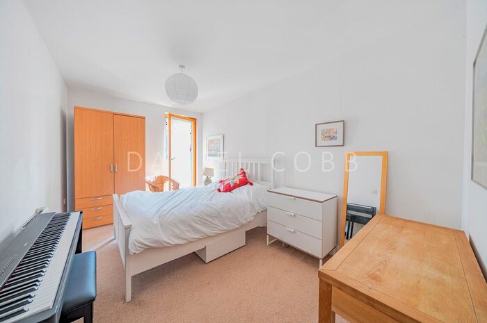 2 Bedroom Flat For Sale In Crampton Street, London, SE17