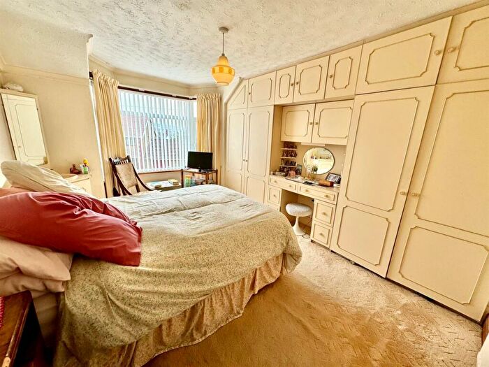 3 Bedroom Semi-Detached House For Sale In Vardre Avenue, Deganwy, LL31