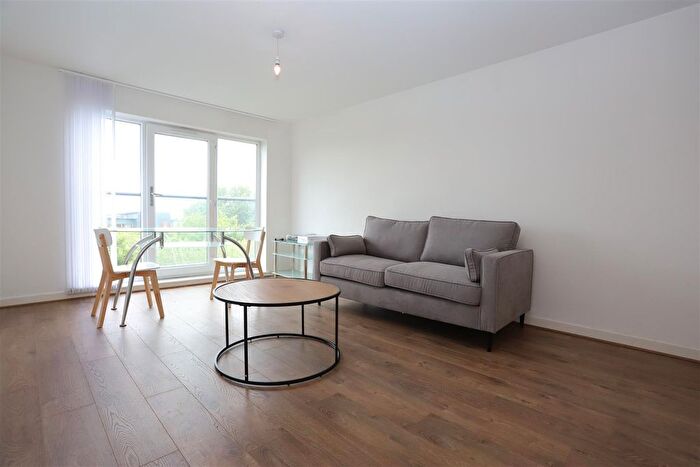 2 Bedroom Flat To Rent In Pilgrims Way, Salford, M50