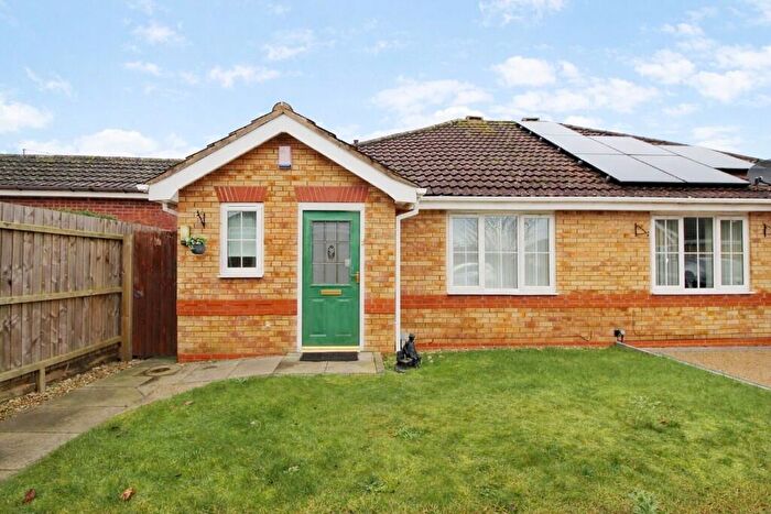 2 Bedroom Semi-Detached House For Sale In Courtfields, Market Deeping, PE6