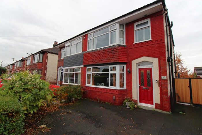 3 Bedroom Semi Detached House For Sale In Lynton Avenue, Leyland, Lancashire, PR25