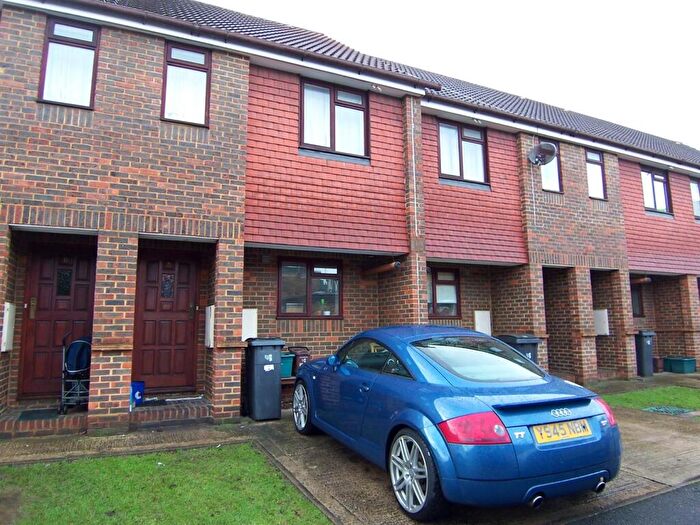 2 Bedroom House To Rent In Jacaranda Close New Malden, KT3