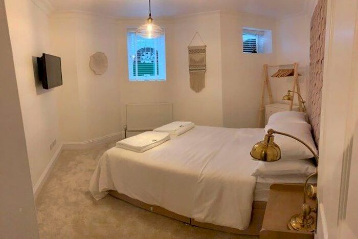 2 Bedroom Flat To Rent In Southbourne Overcliff Drive, Bournemouth, BH6