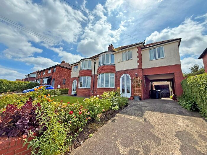 4 Bedroom Semi-detached House For Sale In Red Scar Drive, Newby, Scarborough, YO12