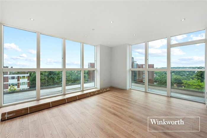 2 Bedroom Penthouse To Rent In Shakespeare Road, London, N3