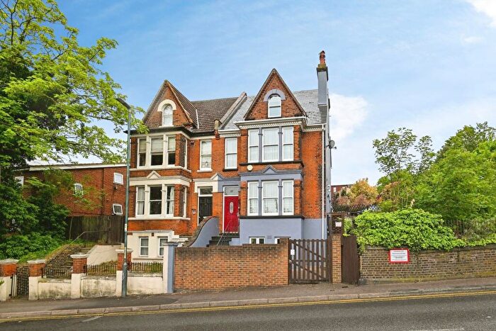 5 Bedroom Semi Detached House For Sale In Maidstone Road, Chatham, ME4