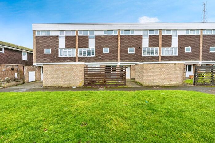 3 Bedroom Flat For Sale In Abbott Crescent, Kempston, Bedford, Bedfordshire, MK42