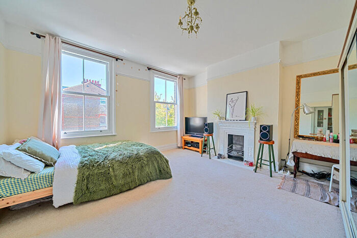 2 Bedroom Maisonette For Sale In Forest Hill Road, Honor Oak, London, SE22