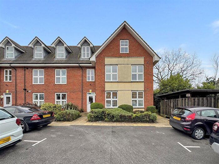 2 Bedroom Flat For Sale In Dorchester Road, Upwey, DT3