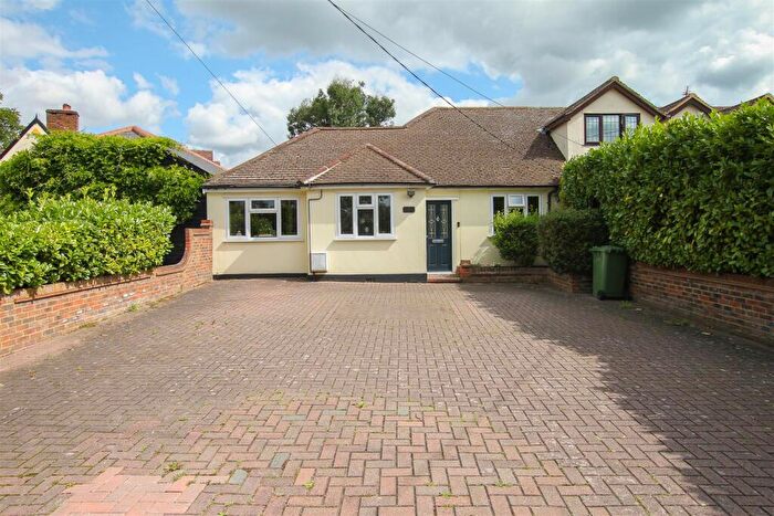 4 Bedroom Semi-Detached Bungalow For Sale In Doddinghurst Road, Doddinghurst, Brentwood, CM15