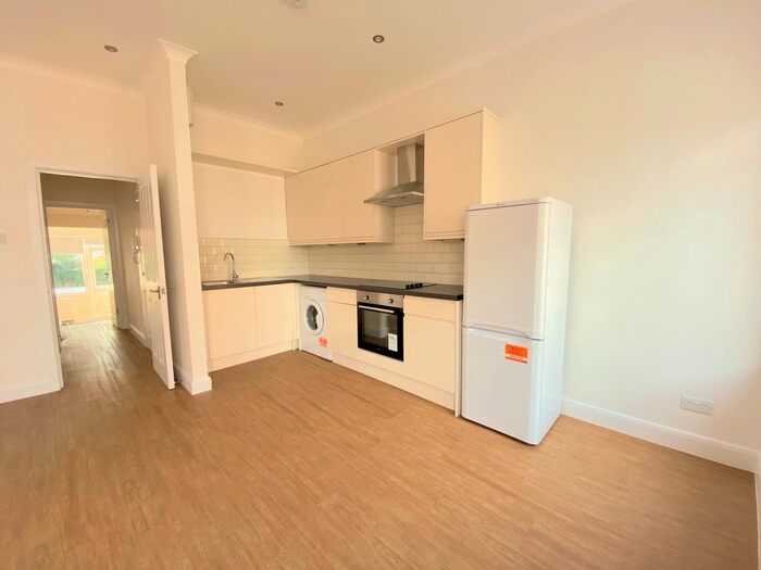 2 Bedroom Flat To Rent In Avenue Mews, Muswell Hill, London, N10
