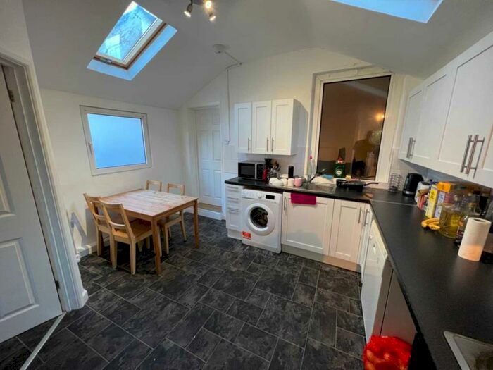 4 Bedroom House To Rent In Crescent Road, Reading, RG1