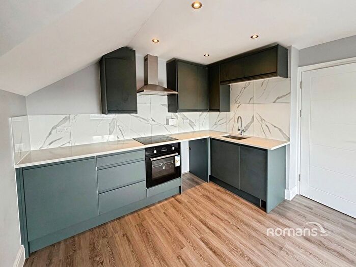 2 Bedroom Flat To Rent In Crescent Drive, Aldershot, Hampshire, GU12
