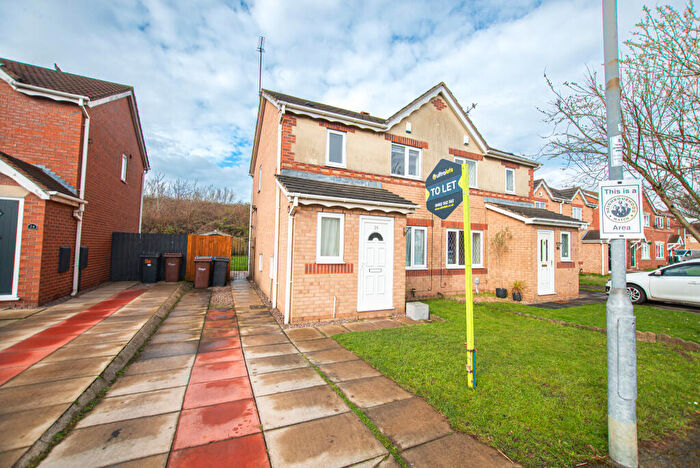 3 Bedroom Semi-Detached House To Rent In Bridgegate Drive, HU9