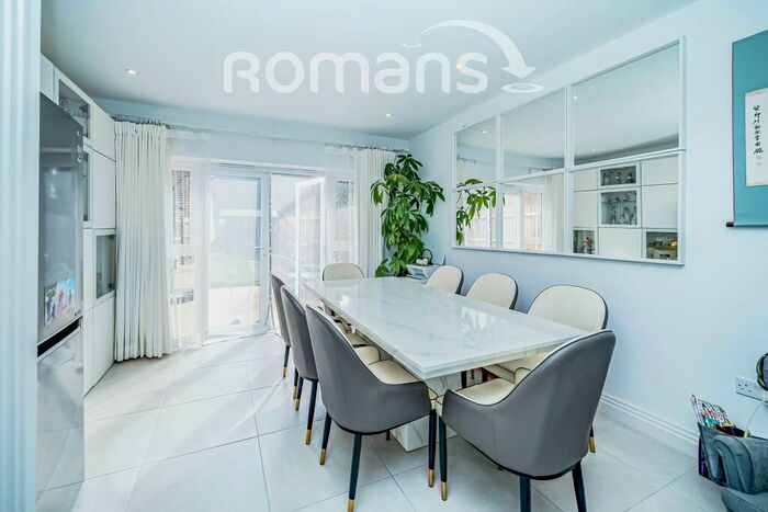 3 Bedroom Town House To Rent In Aspen Road, HP10