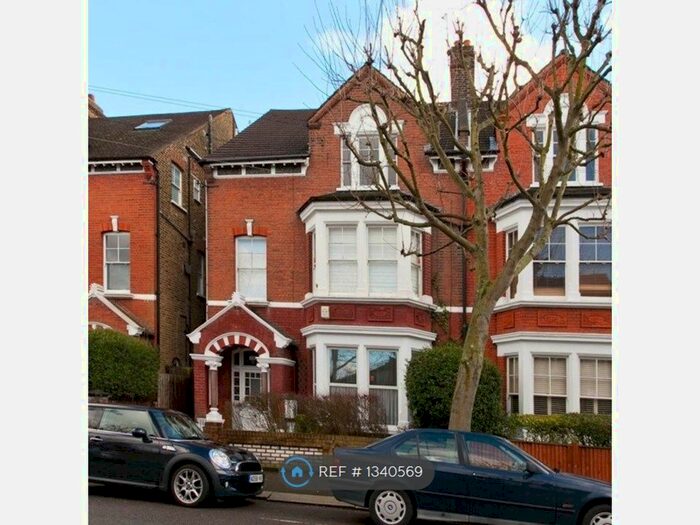 3 Bedroom Flat To Rent In Mayford Road, London, SW12